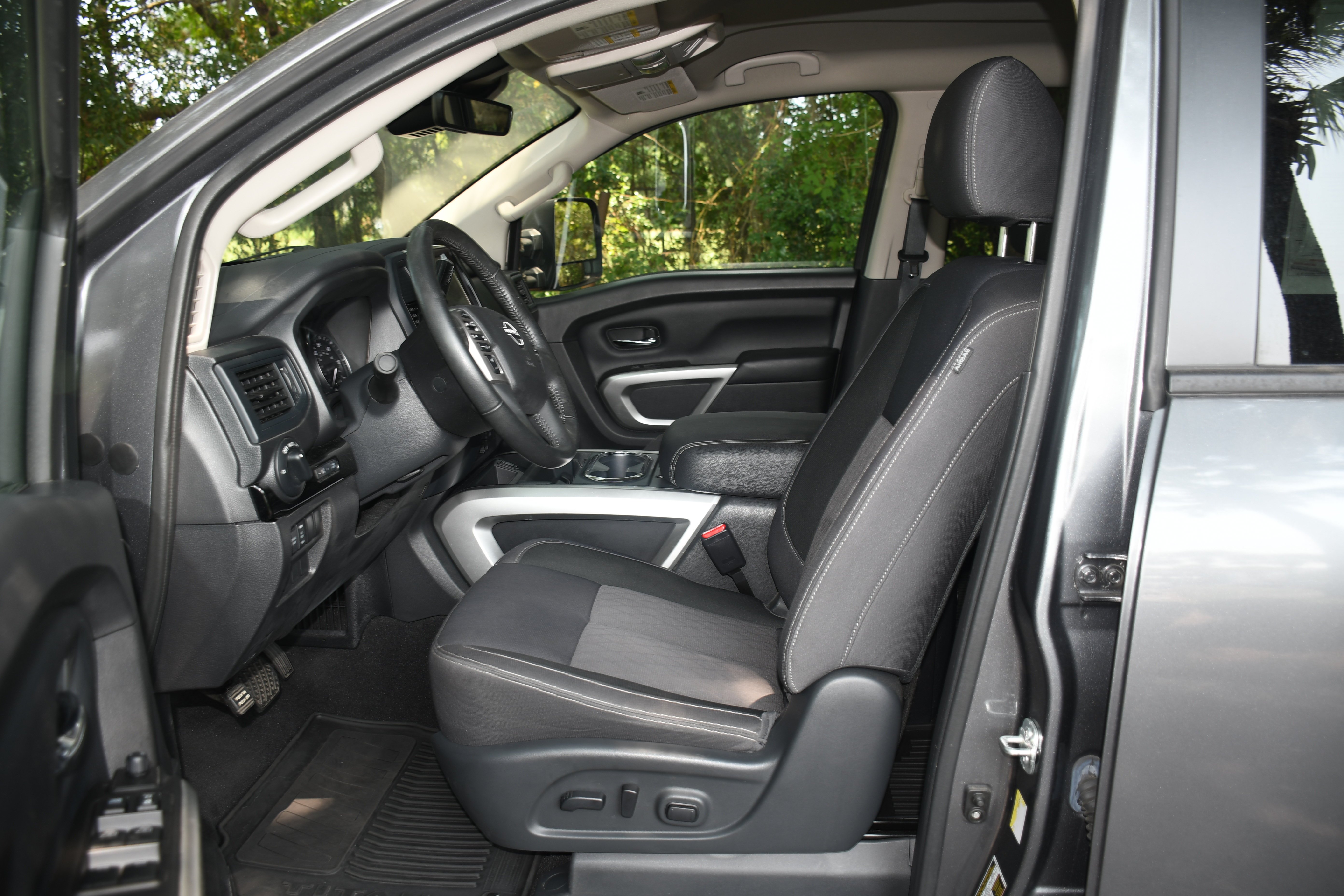Used 2023 Gray Nissan SV image 7