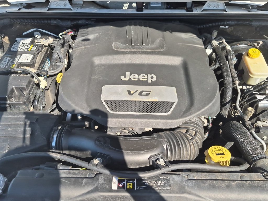 Used 2017 White Jeep Unlimited Rubicon image 11