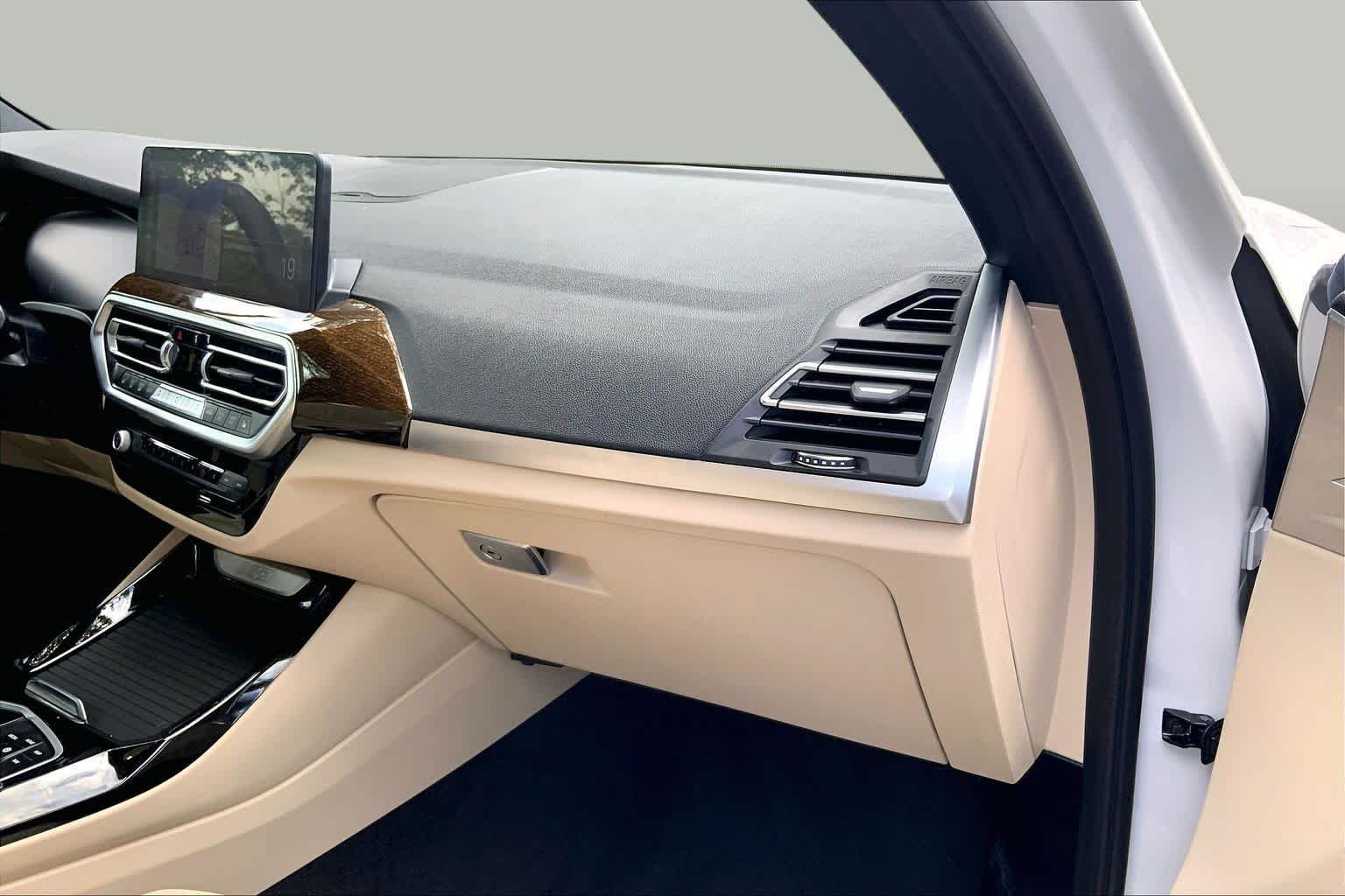 Used 2022 Mineral White Metallic BMW xDrive30i image 18