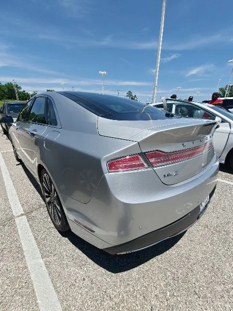 Used 2017 Silver Lincoln Reserve image 8
