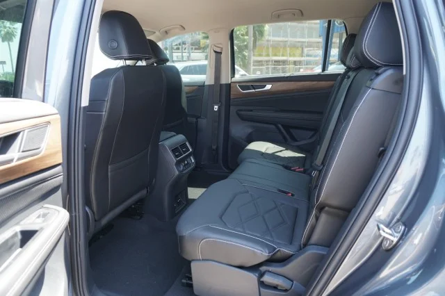 2024 Volkswagen Atlas SE w/Tech - Photo 19