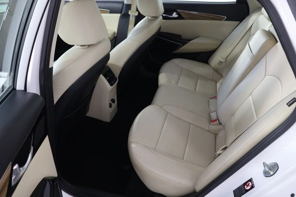Used 2019 White Kia Technology image 21