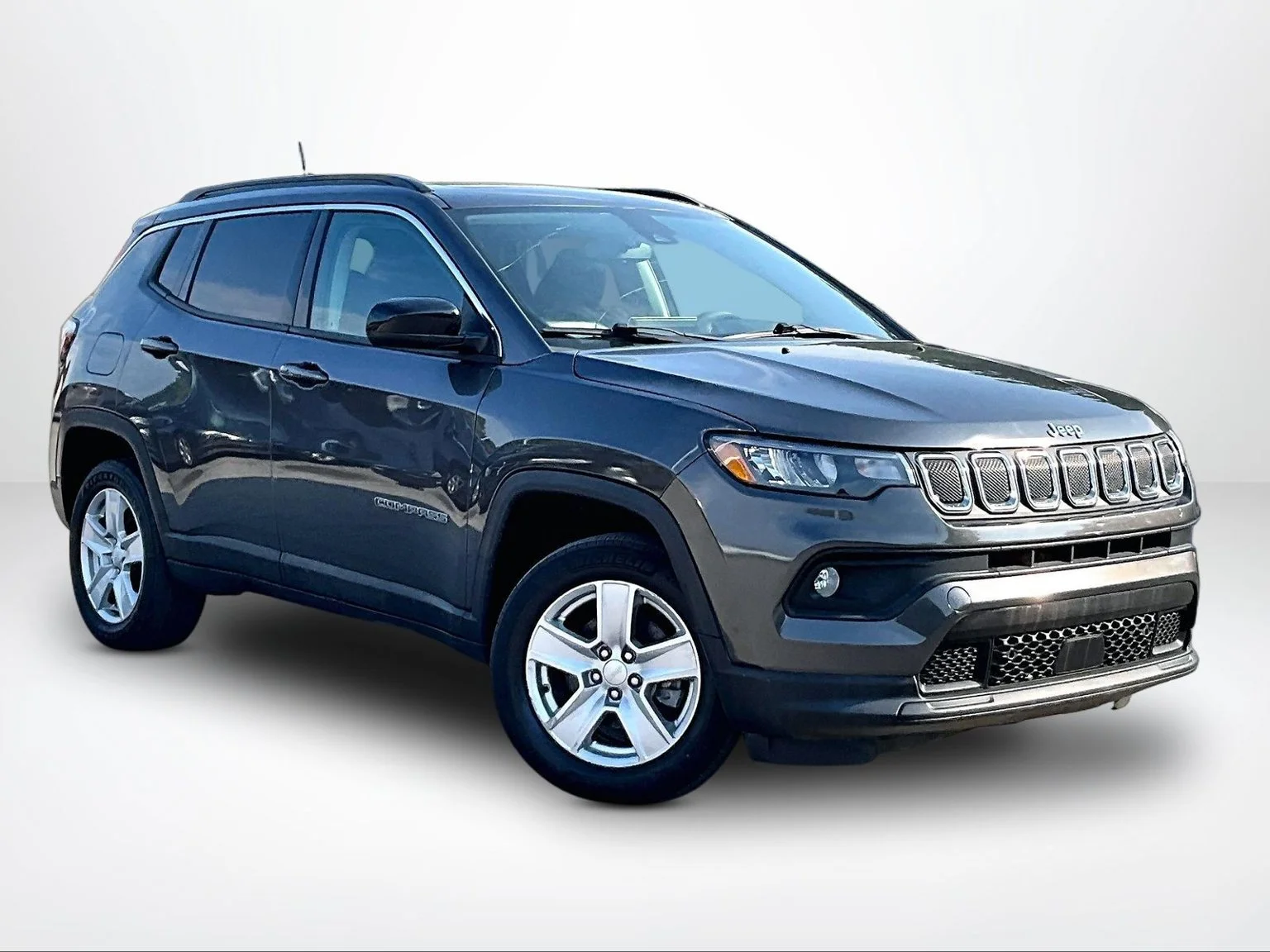 Used 2022 Gray Jeep Latitude image 11