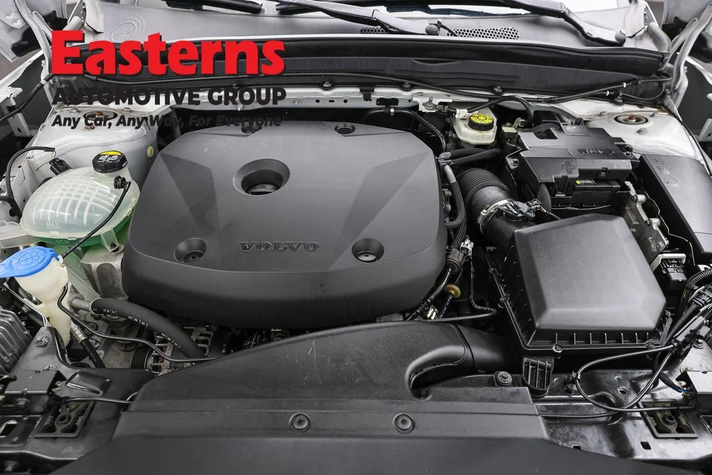Used 2021 Gray Volvo Momentum image 7
