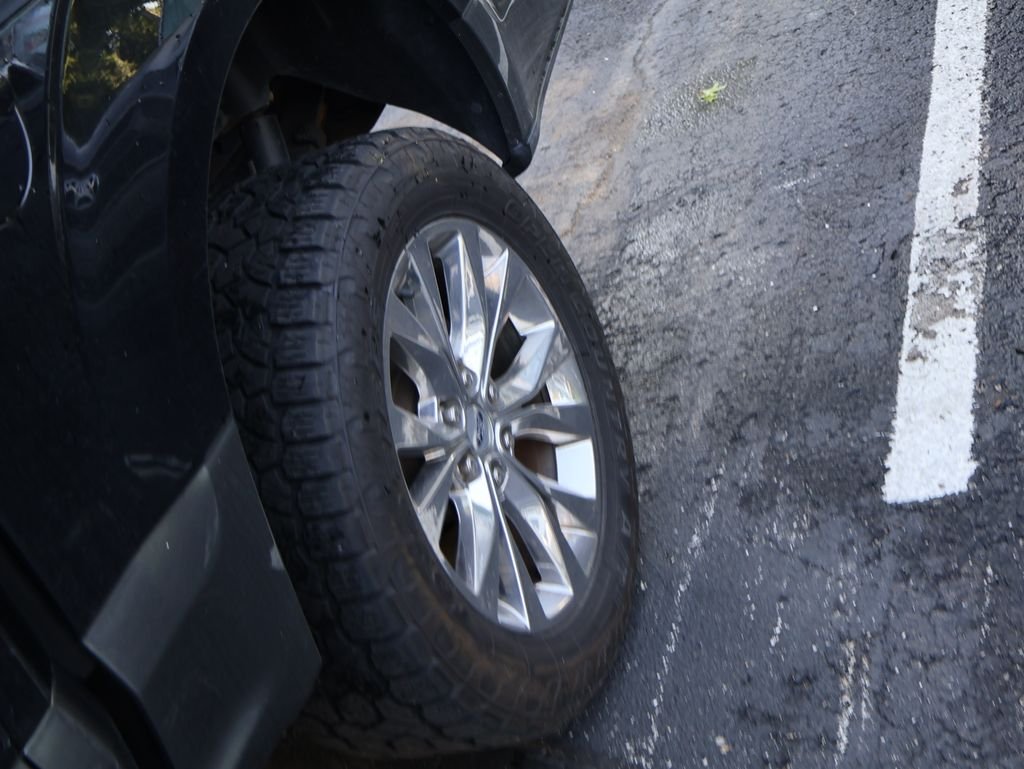 Used 2017  Ford XLT image 12