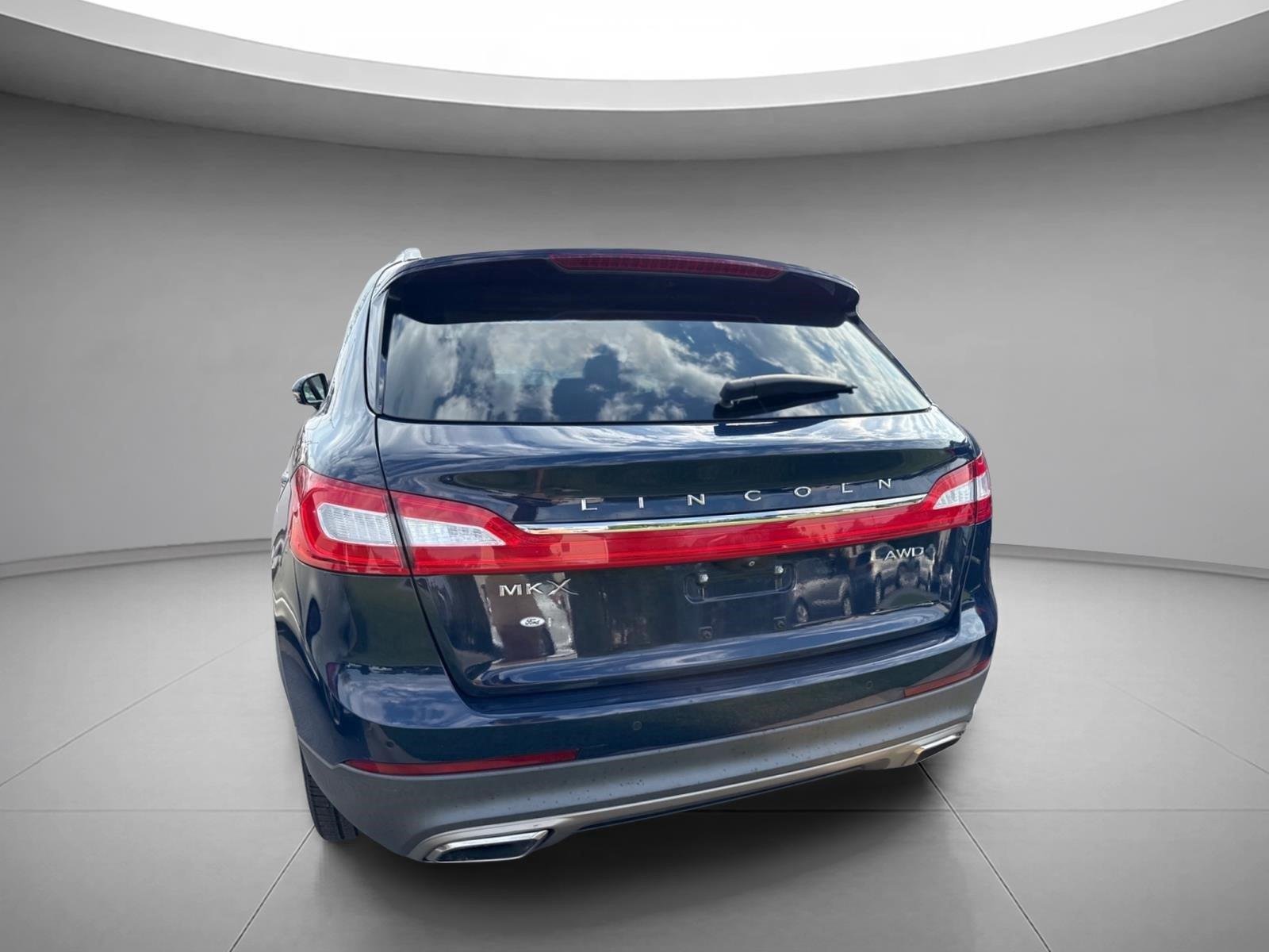 Used 2018 Blue Diamond Metallic Lincoln Reserve image 11