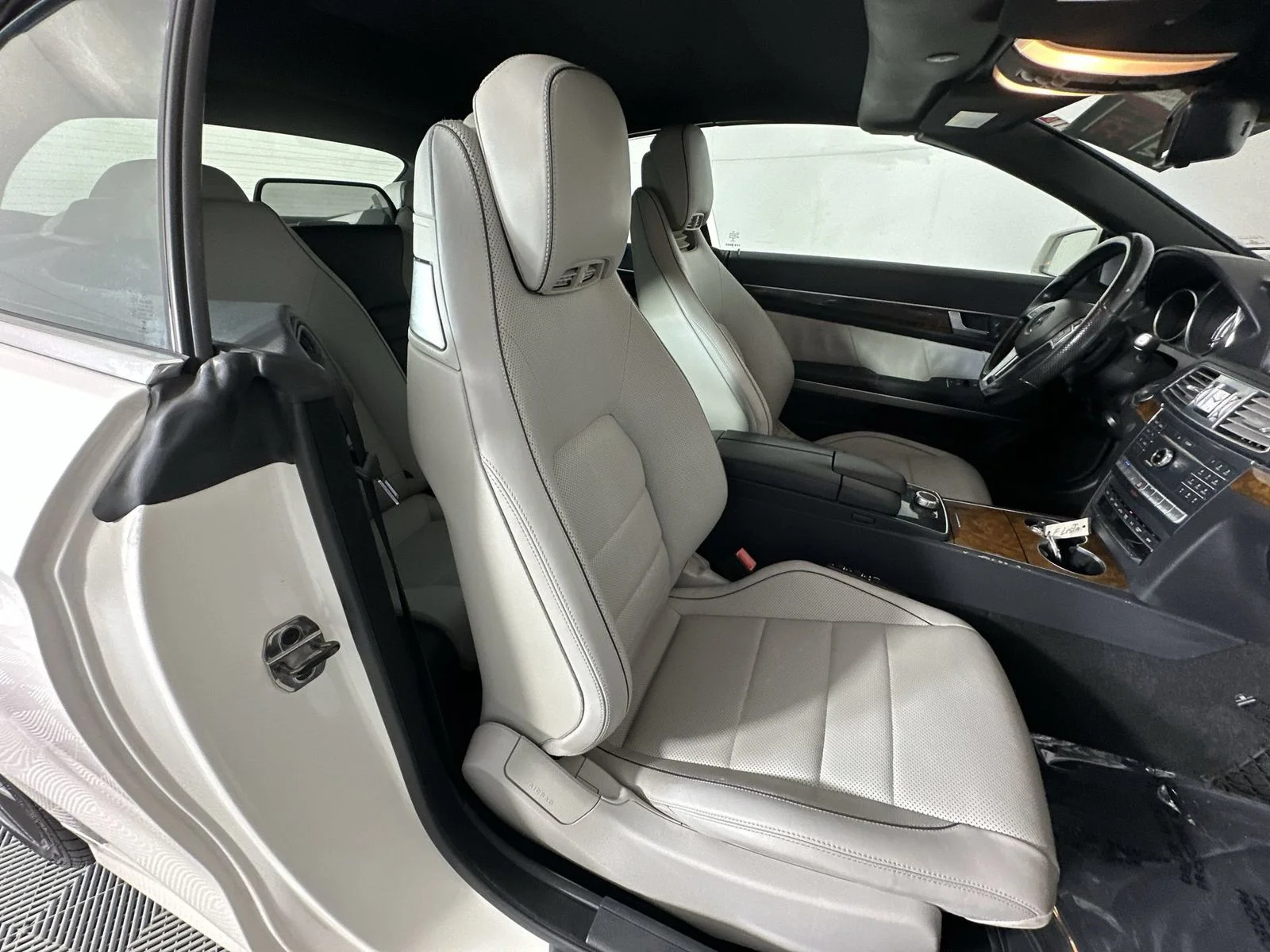 Used 2017 White Mercedes-Benz E 400 image 25