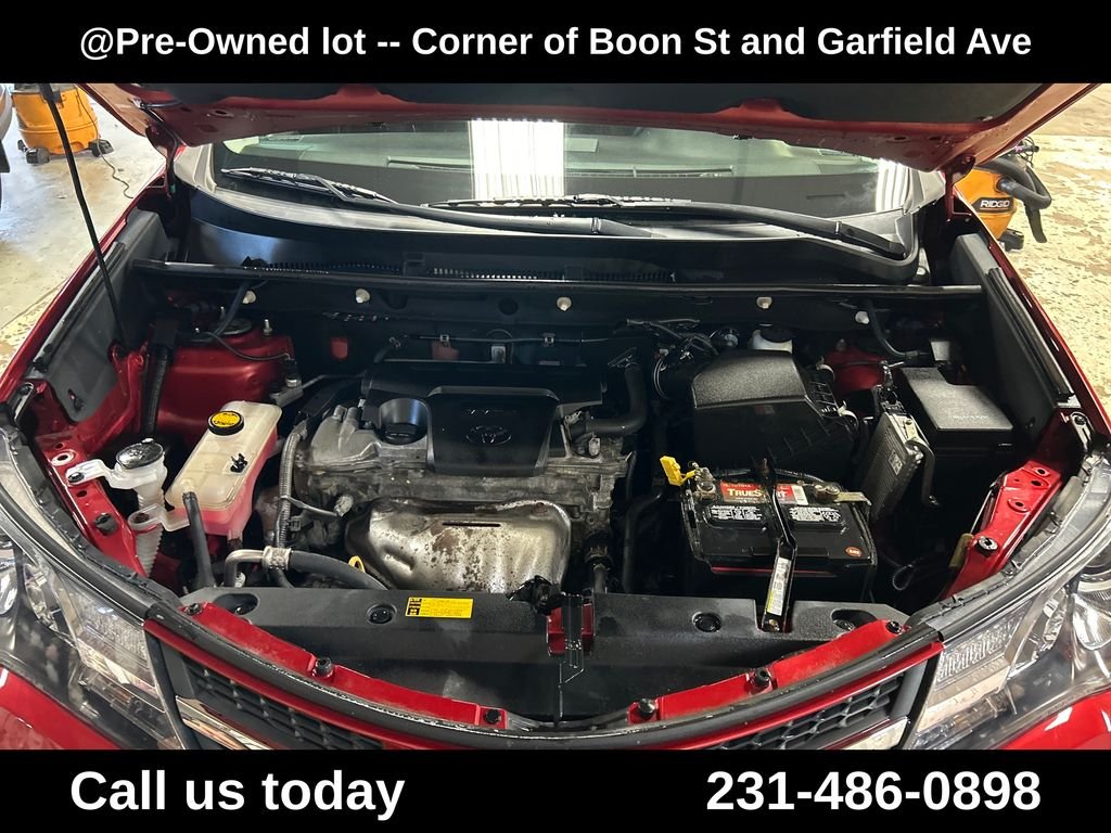Used 2013 Red Toyota XLE image 10