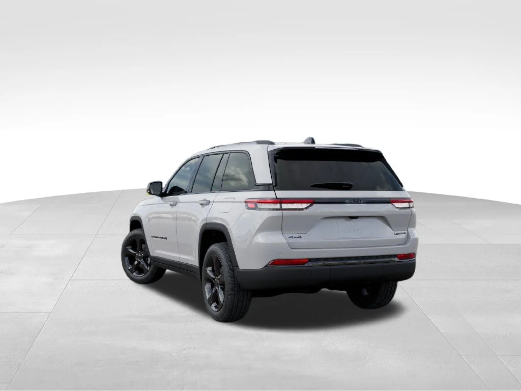 Used 2025 White Jeep Limited image 3