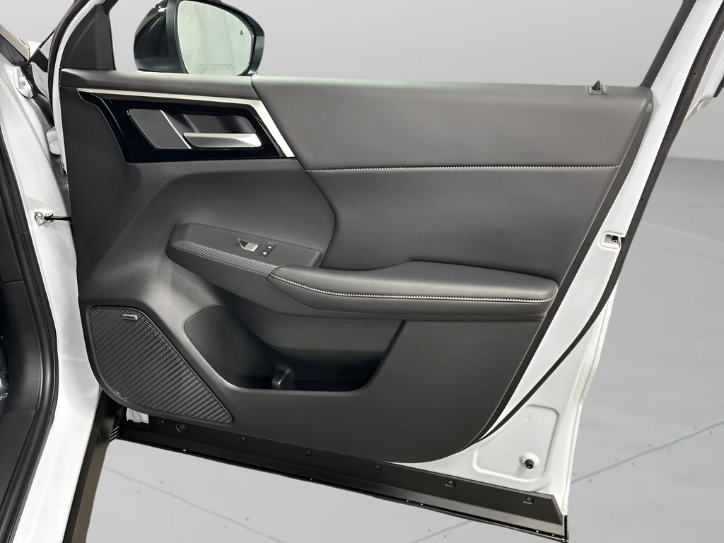 New 2026 White Diamond Mitsubishi LE image 31