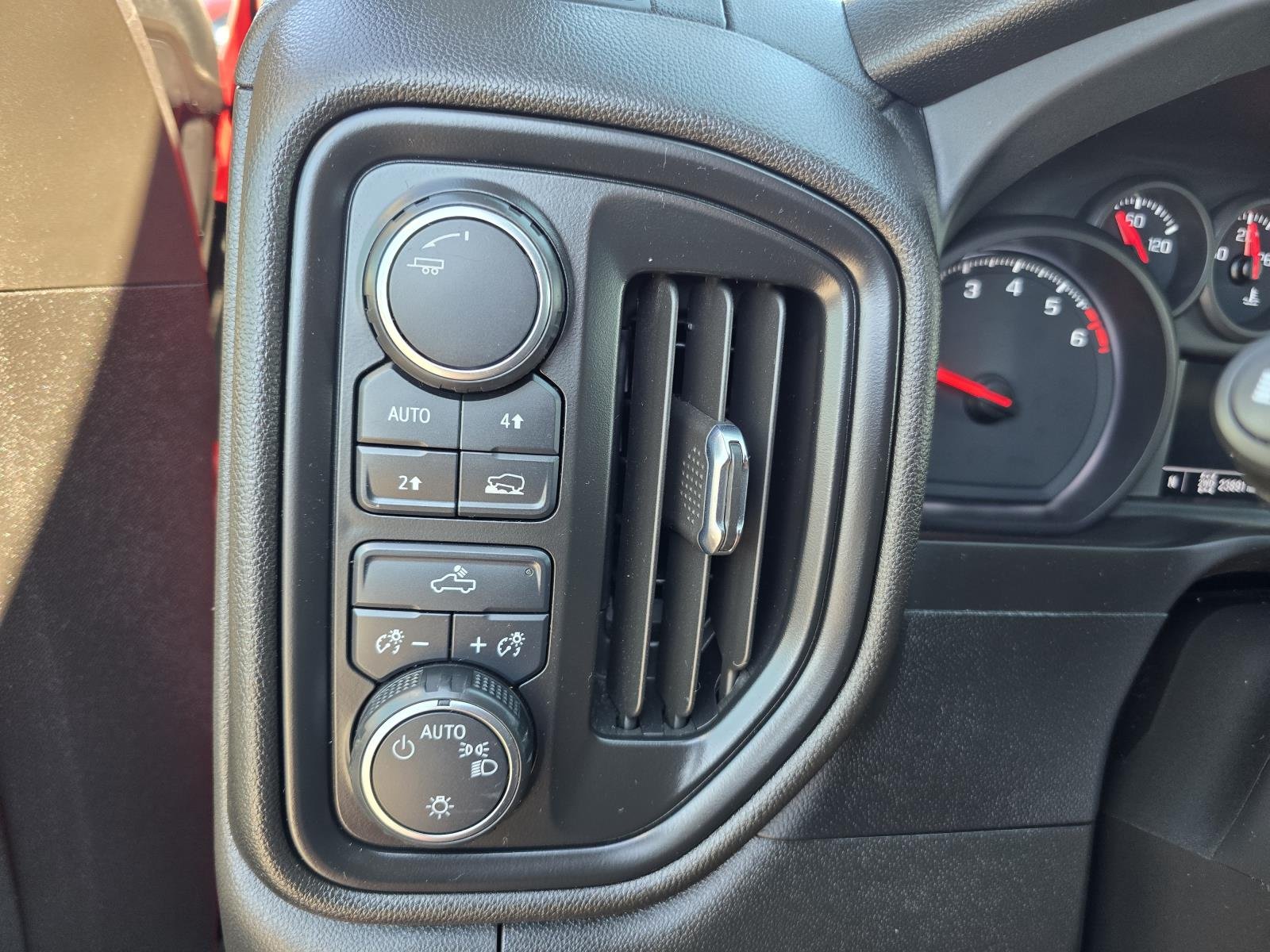 2024 Chevrolet Silverado 1500 Custom - Photo 15