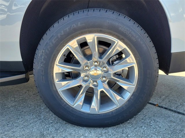 2026 Chevrolet Suburban Premier photo 4