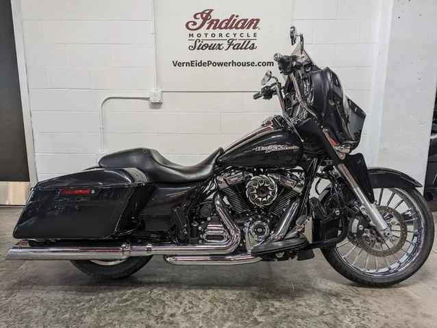 2018 Harley-Davidson® FLHX - Street Glide 