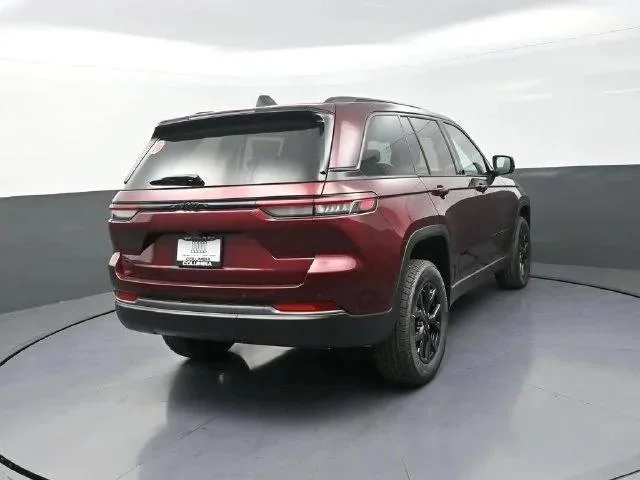 New 2026 Velvet Red Pearl-Coat Exterior Paint Jeep Laredo image 8