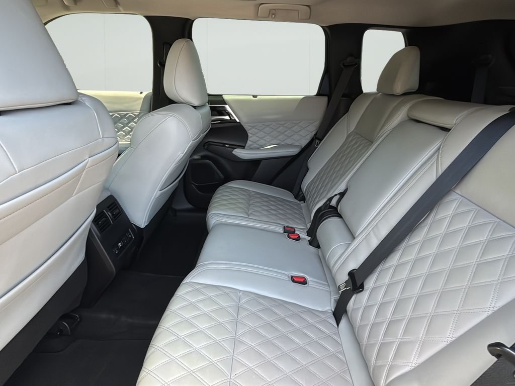 2023 Mitsubishi Outlander SEL - Photo 16