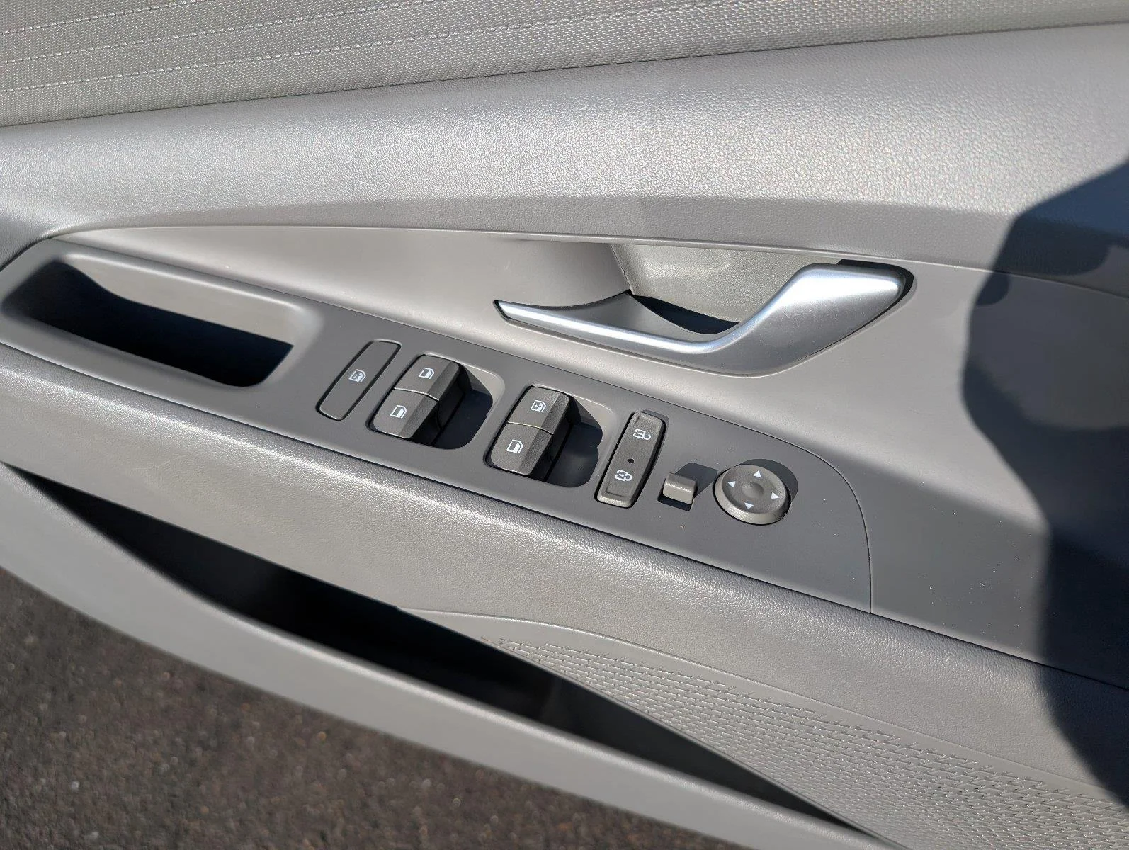 Used 2023 Electric Shadow Hyundai SEL image 17