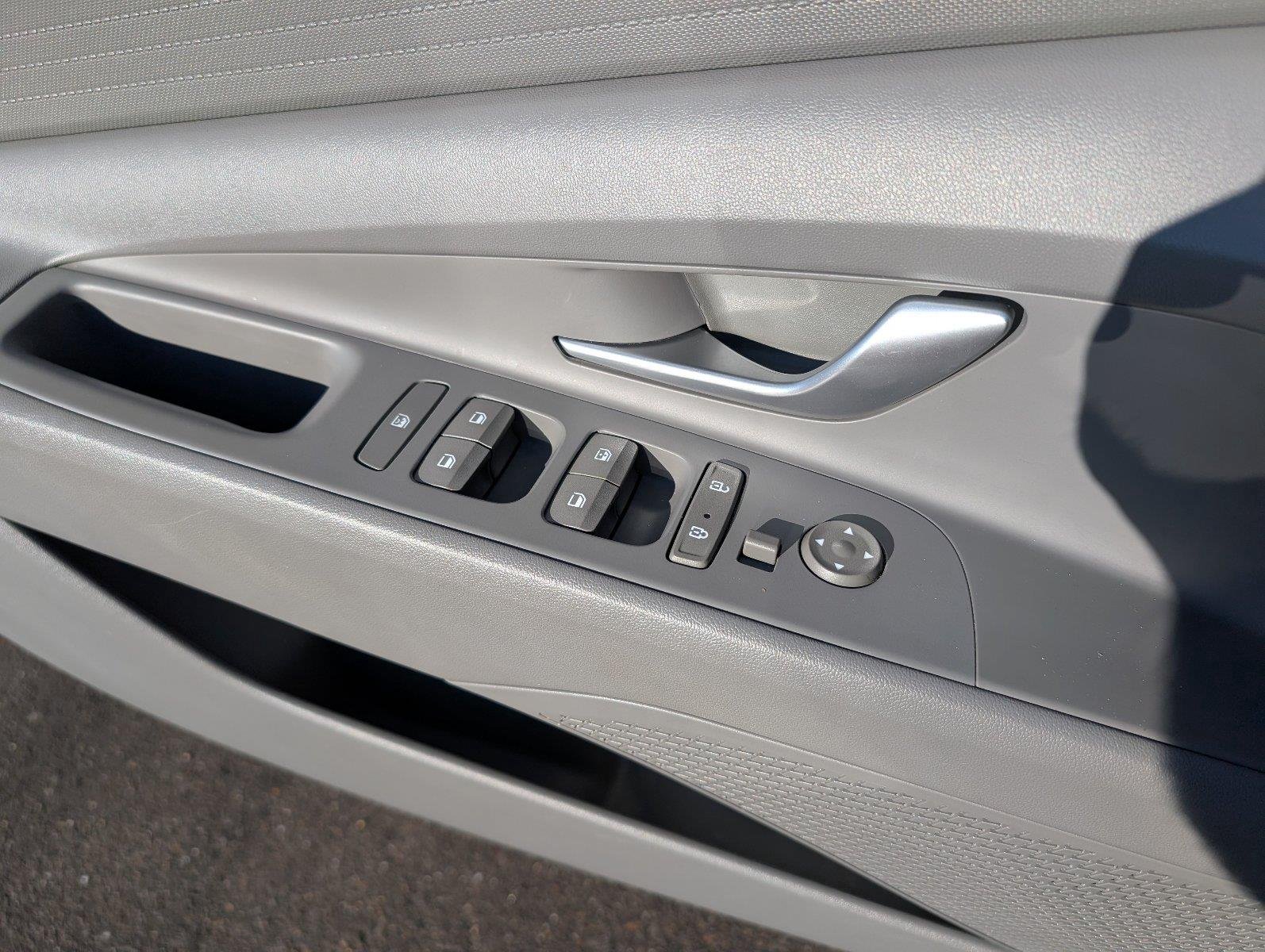 Used 2023 Electric Shadow Hyundai SEL image 17