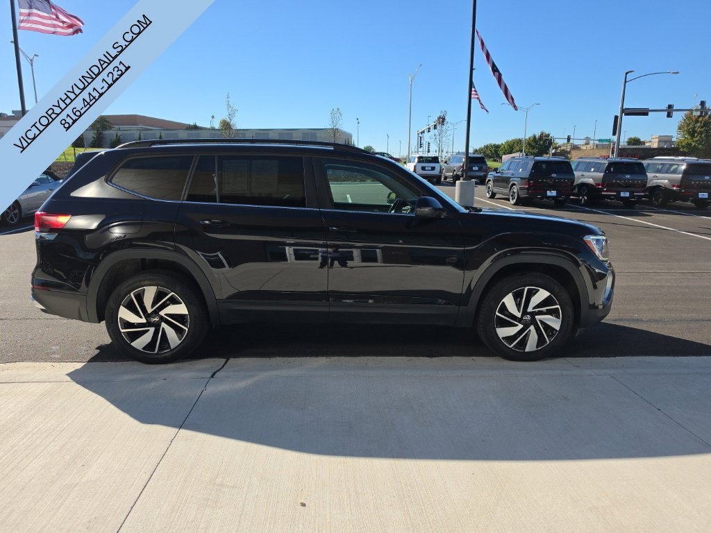 Used 2026  Volkswagen SE w/Technology image 8