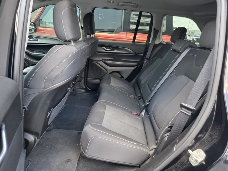 Used 2023 Diamond Black JEEP LAREDO image 5