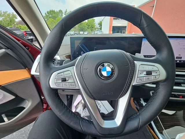 Used 2025 Red BMW xDrive40i image 36