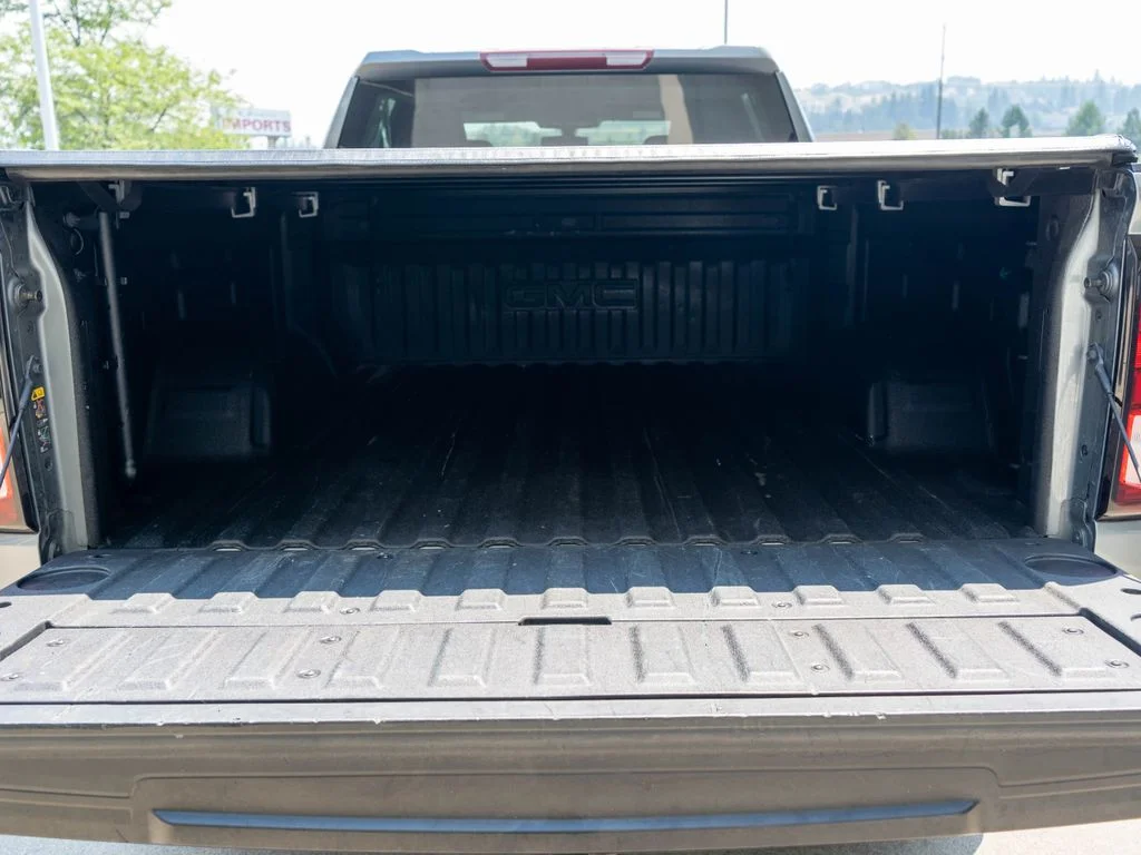 Used 2022 Gray GMC Elevation image 33