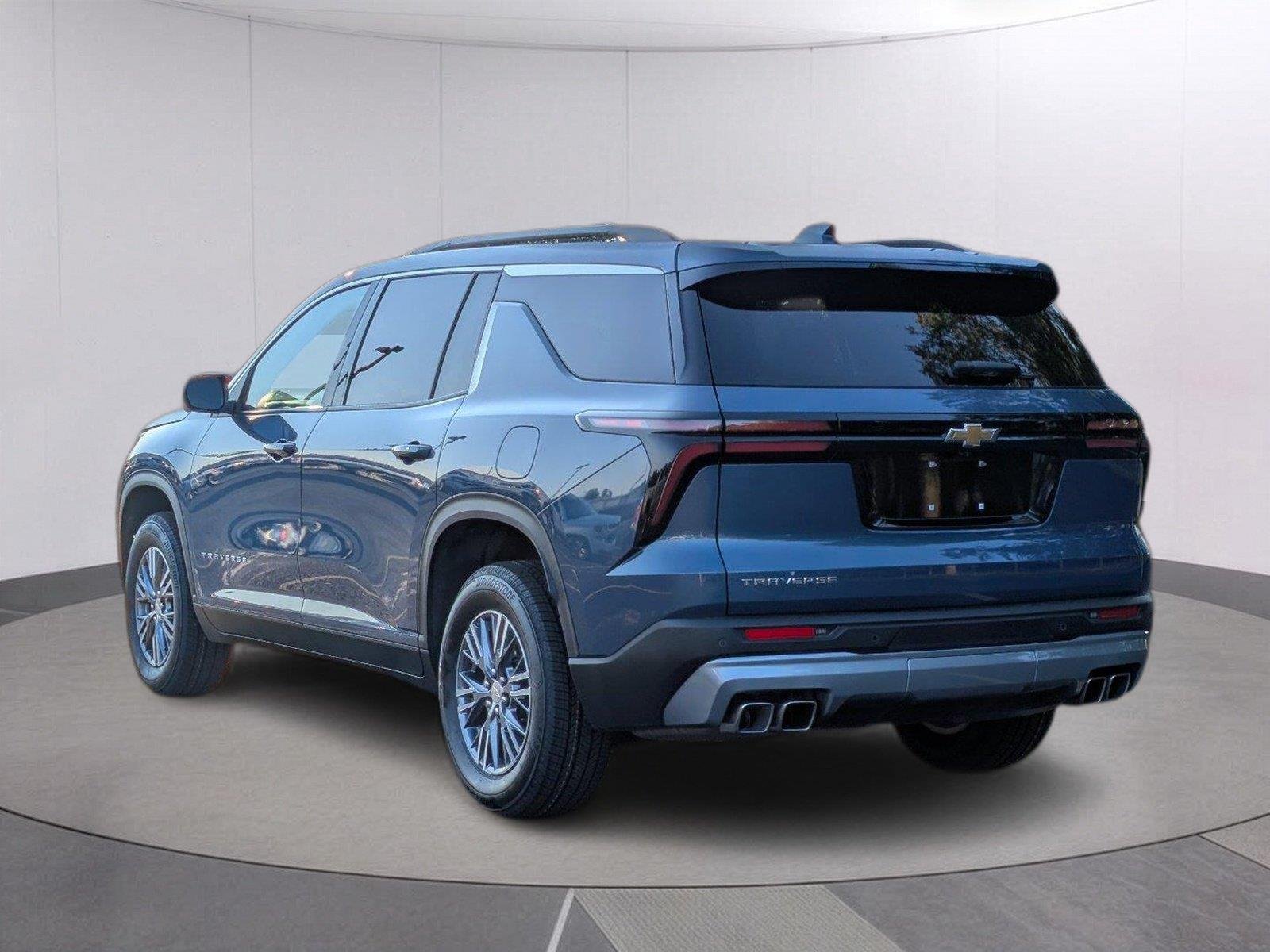 Used 2025 Lakeshore Blue Metallic Chevrolet LT image 3