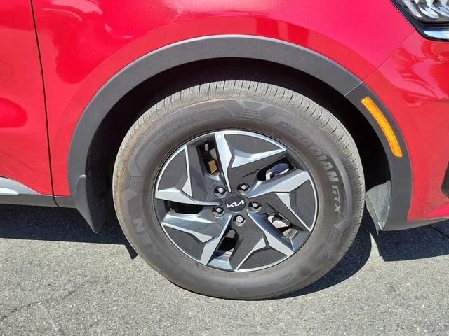 Used 2023 Red Kia EX image 6