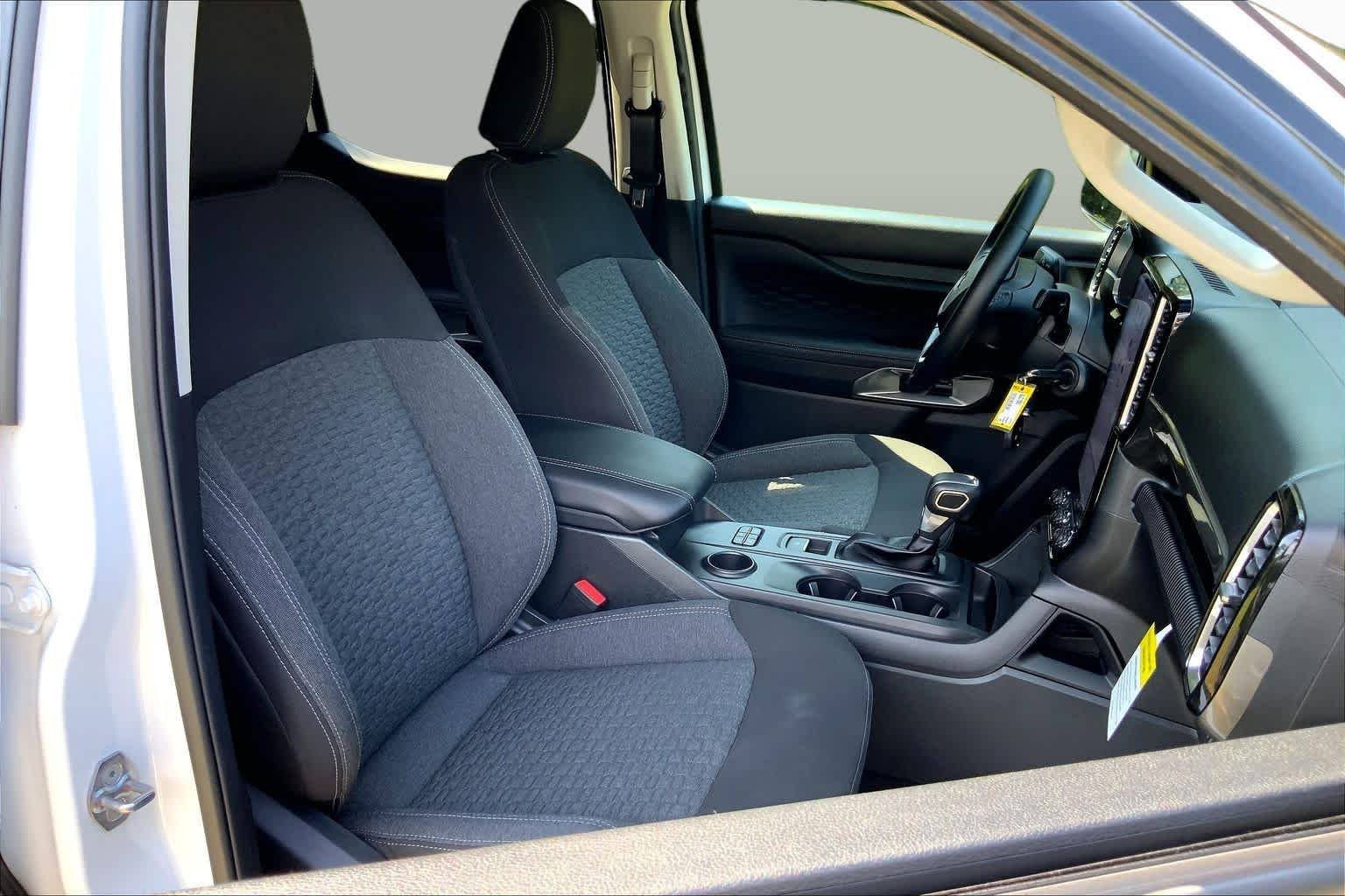 Used 2025 Oxford White Ford XLT image 9