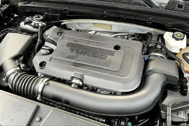 Used 2023 Black Buick Essence image 30