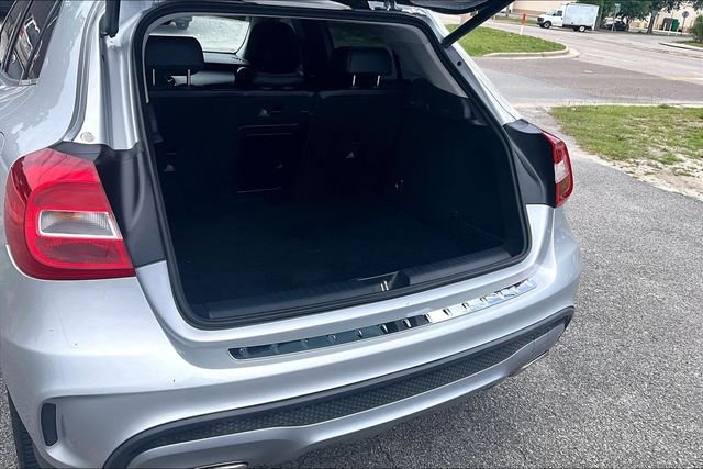 Used 2015 Silver Mercedes-Benz GLA 250 image 36