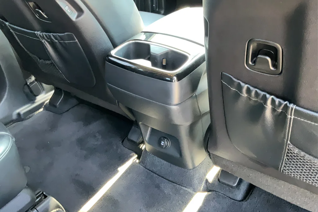 Used 2023 Green Kia S image 22