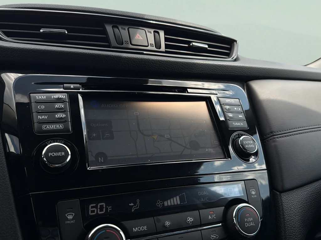 Used 2017 Midnight Jade Nissan SL image 13