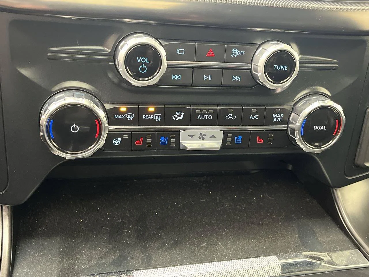 Used 2025 Black Ford LARIAT image 27