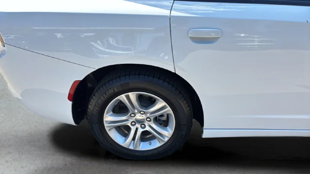 Used 2023 White Dodge SXT image 34