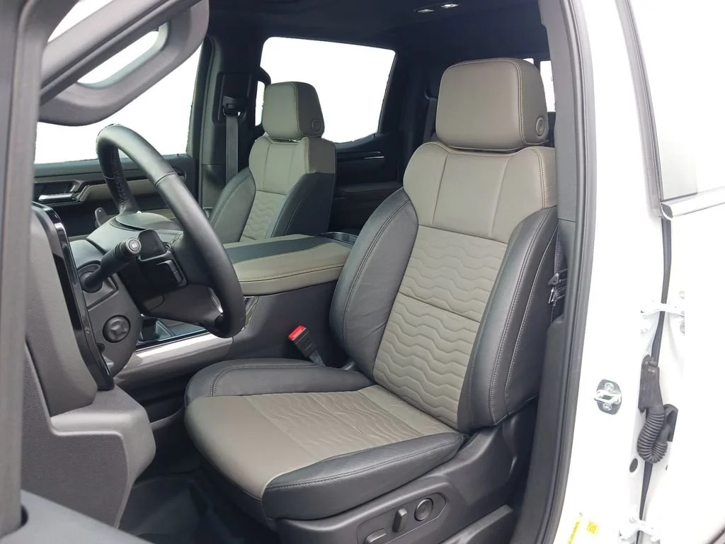 Used 2025 Summit White Chevrolet ZR2 image 28