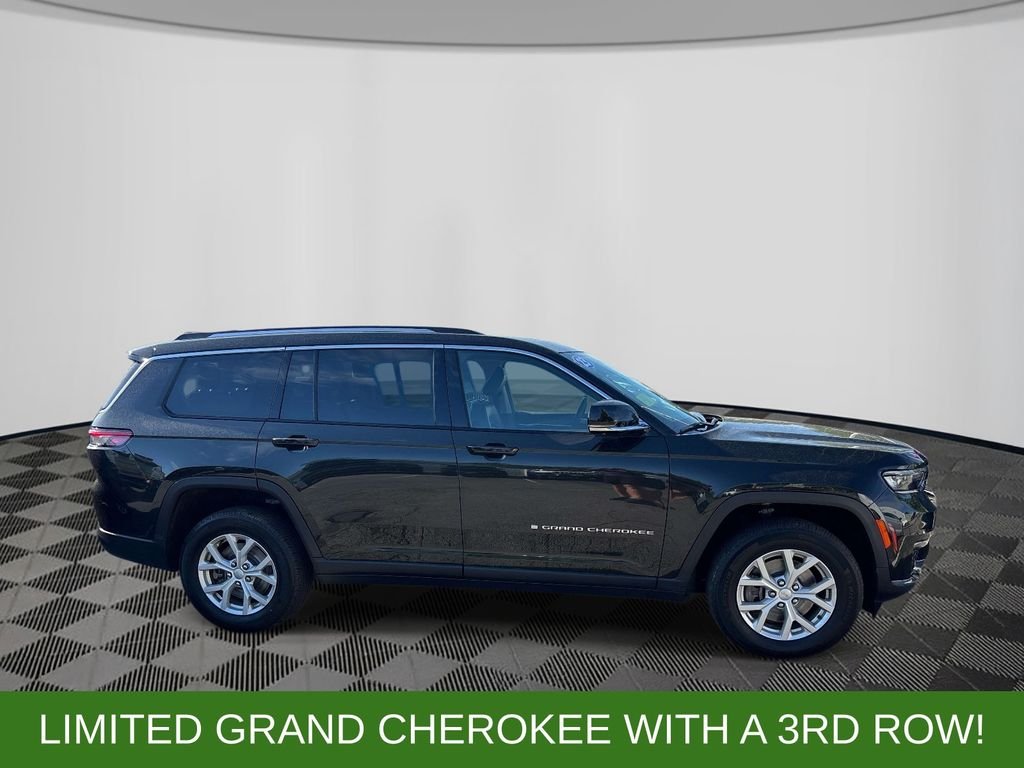 Used 2023  Jeep Limited image 6