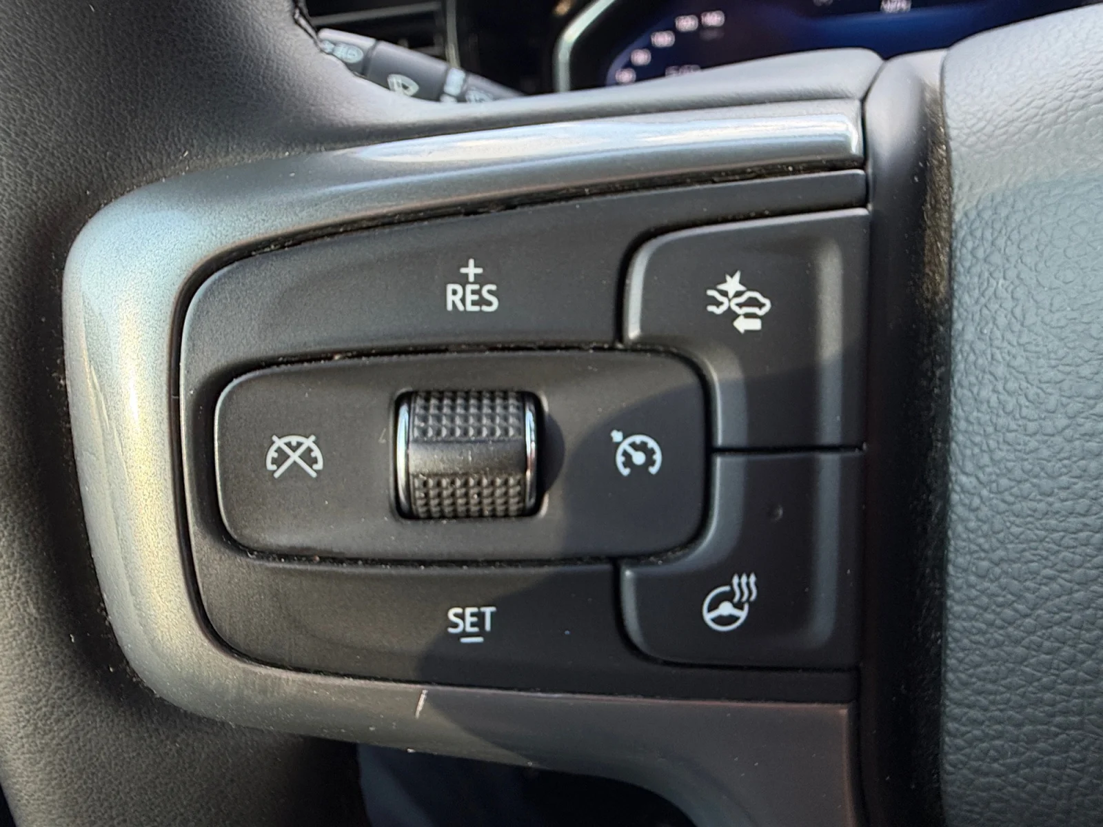 Used 2025 Summit White Chevrolet LT image 24