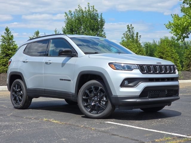 New 2026 Silver Zynith Metallic Clear-Coat Exterior Paint Jeep Latitude image 2