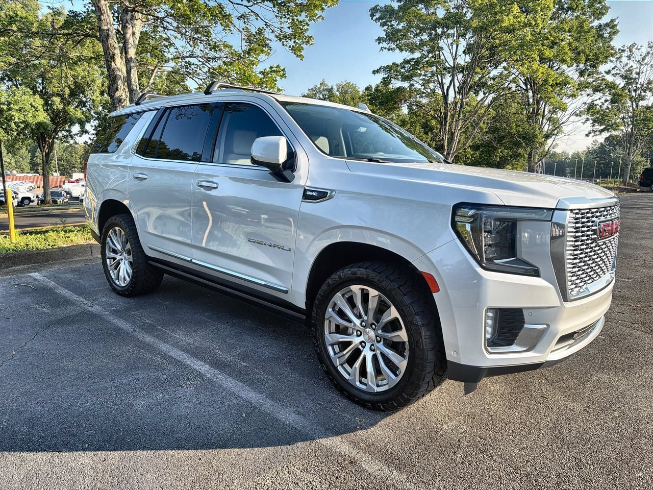Used 2023 WHITE FROST TRICOAT GMC Denali image 2