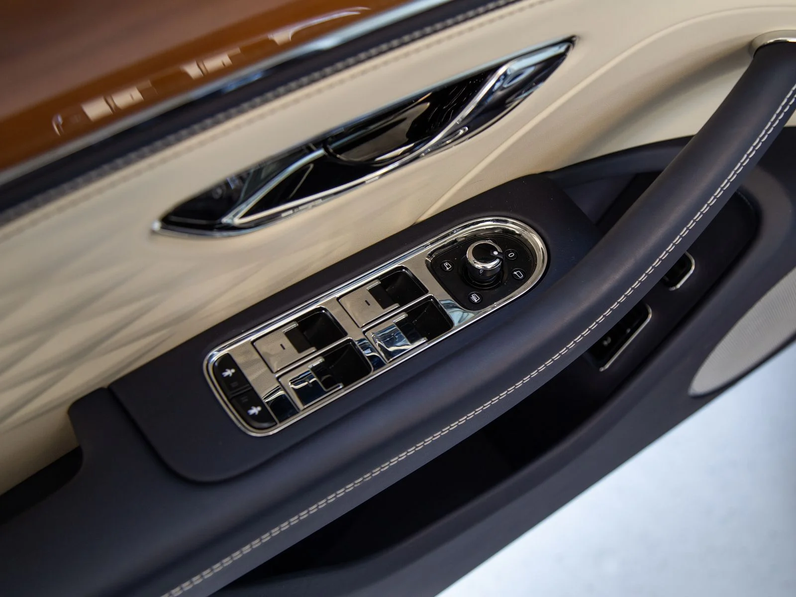 Used 2024 Blue Bentley Azure image 16