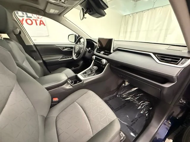 Used 2024  Toyota XLE image 9
