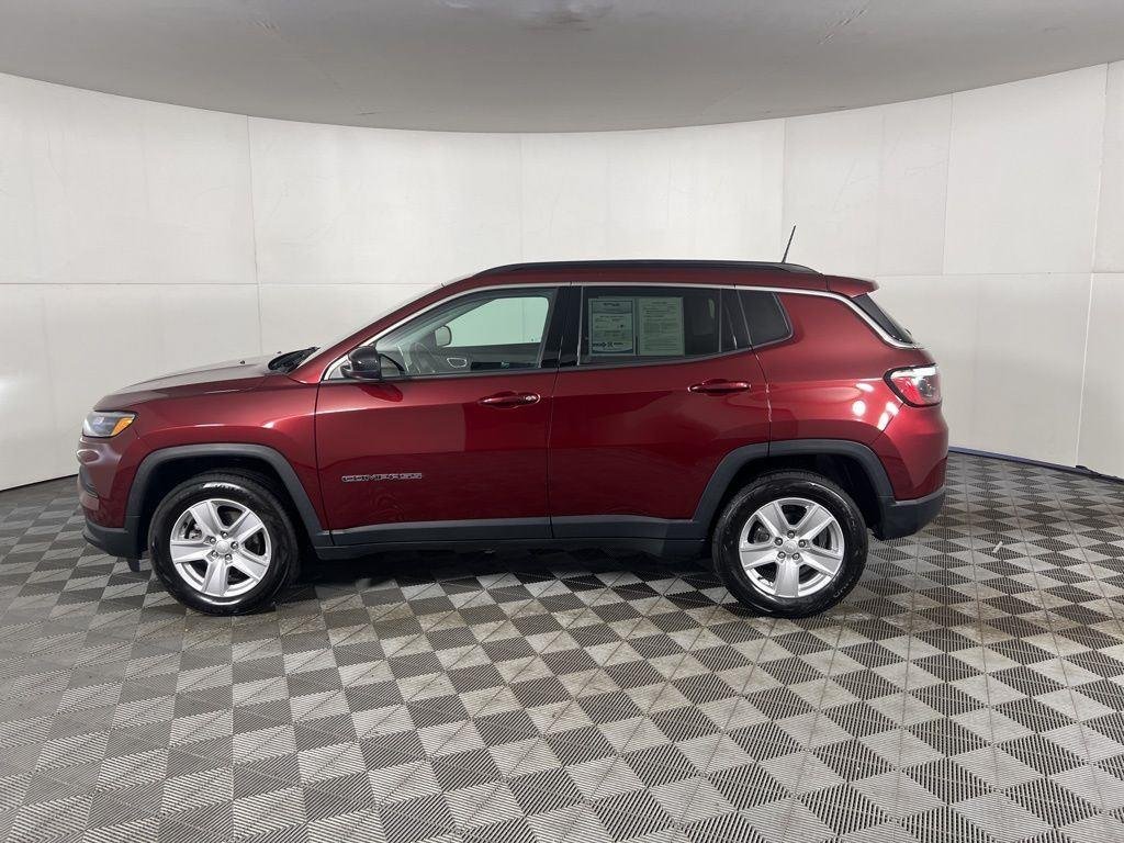 Certified Used 2022 Velvet Red Pearlcoat Jeep Latitude image 6