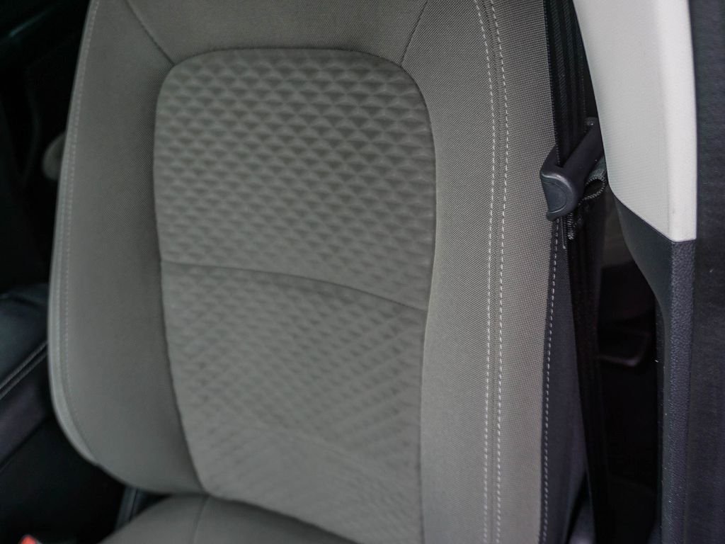 Used 2022 Silver Ford SE image 21