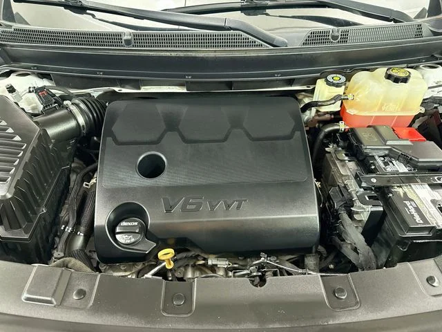 Certified Used 2018 White Frost Tri-Coat Buick Essence image 30