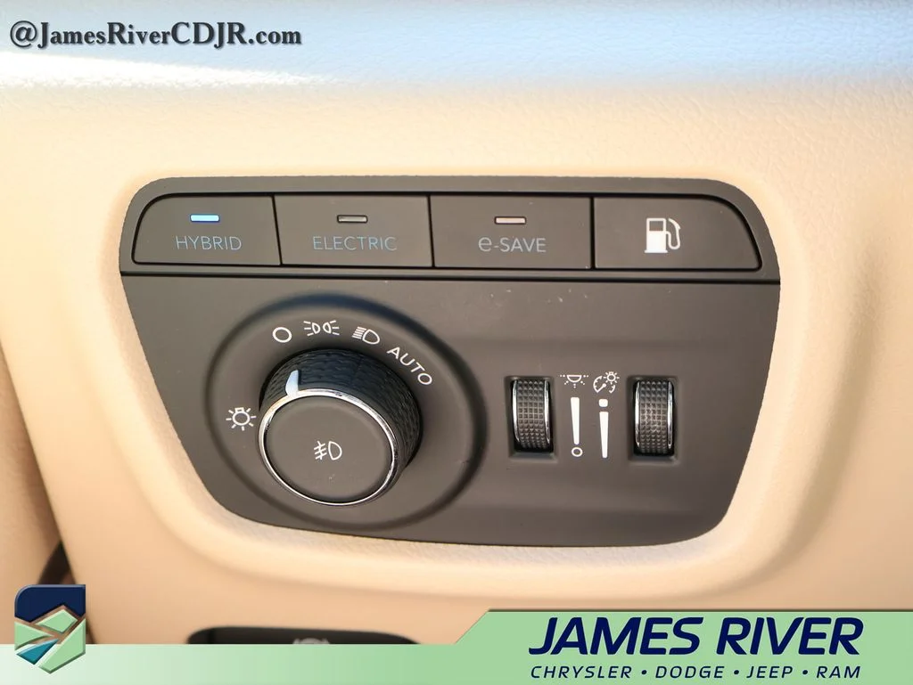 Used 2022 White Jeep 4xe image 32