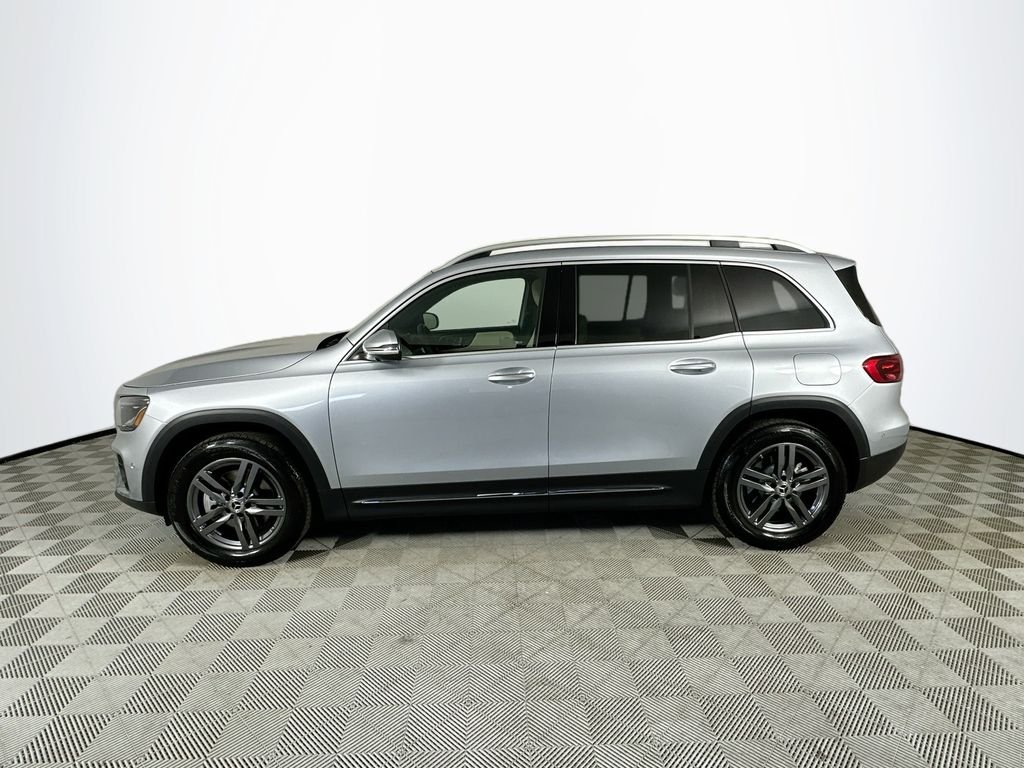 Used 2026  Mercedes-Benz GLB 250 image 4