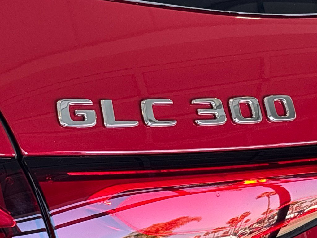 New 2027 MANUFAKTUR Patagonia Red Metallic Mercedes-Benz GLC 300 image 5