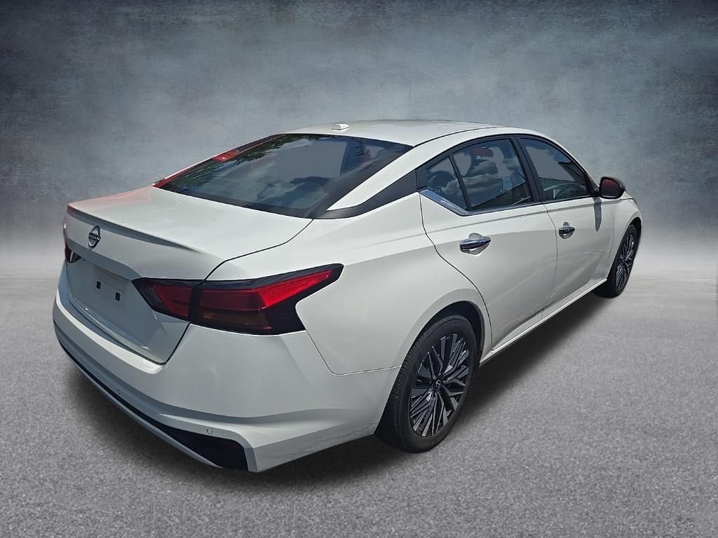 Used 2025 Glacier White Nissan 2.5 SV image 7