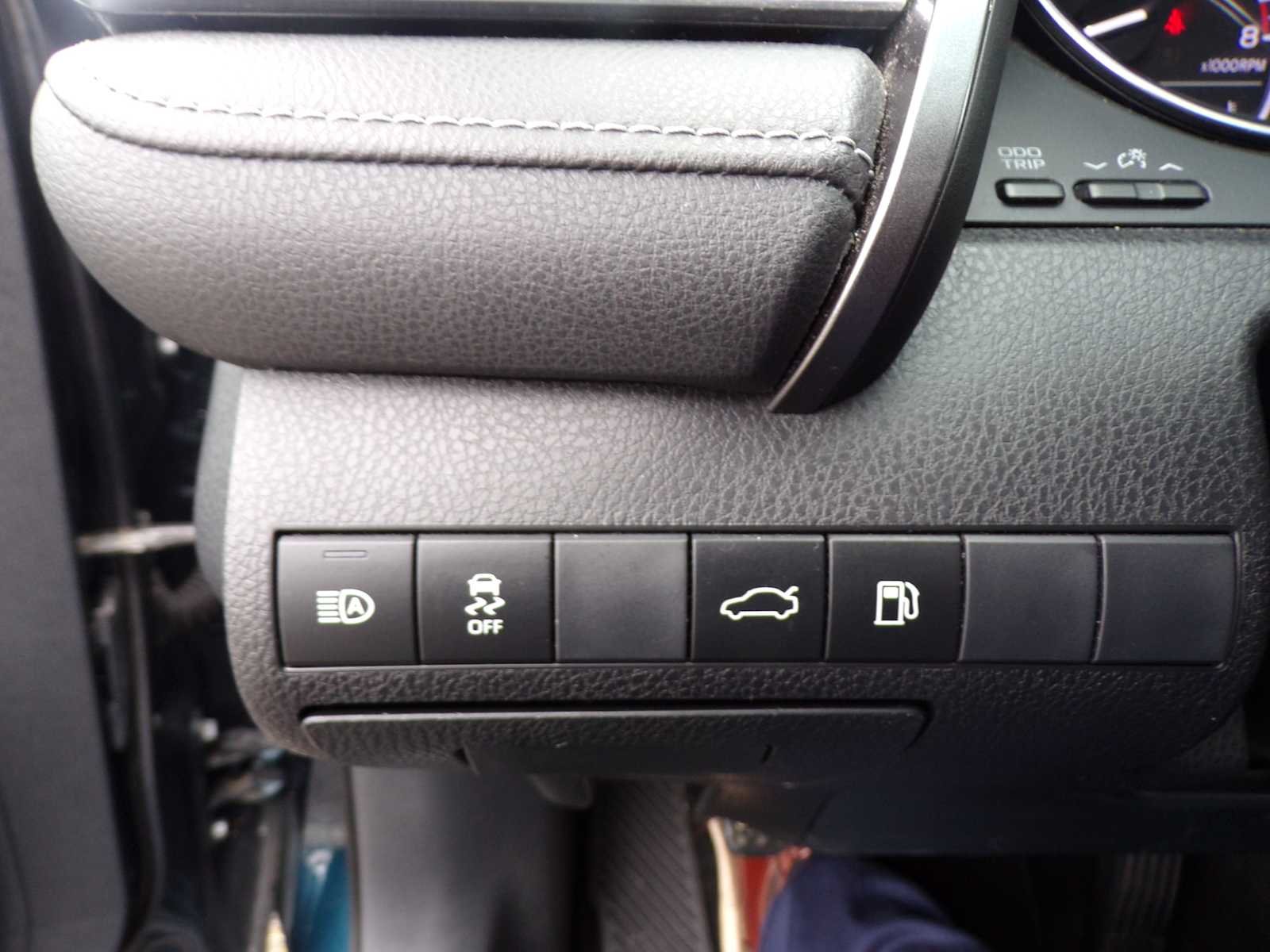 Used 2018 Blue Toyota SE image 15