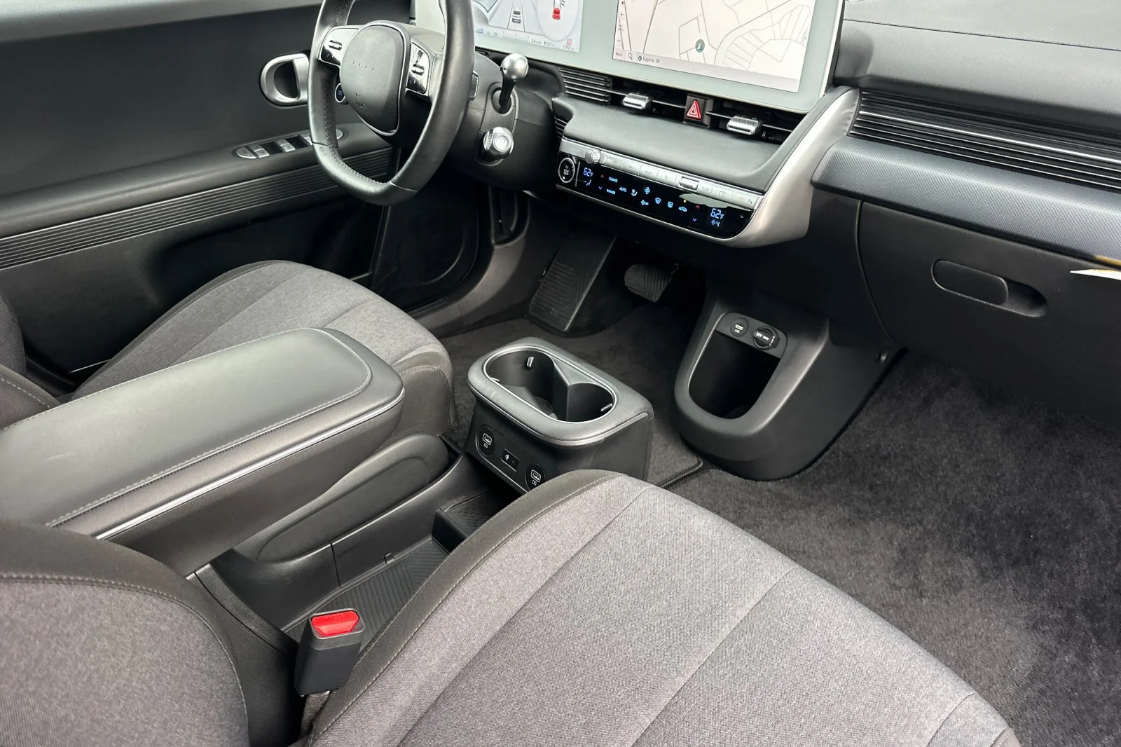 Used 2024 White Hyundai SEL image 16